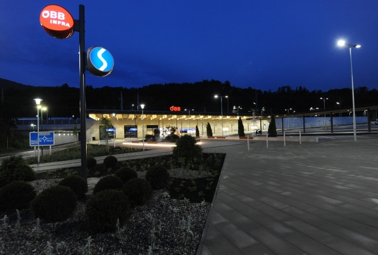 Bahnhof bei Nacht (c)Ullrich